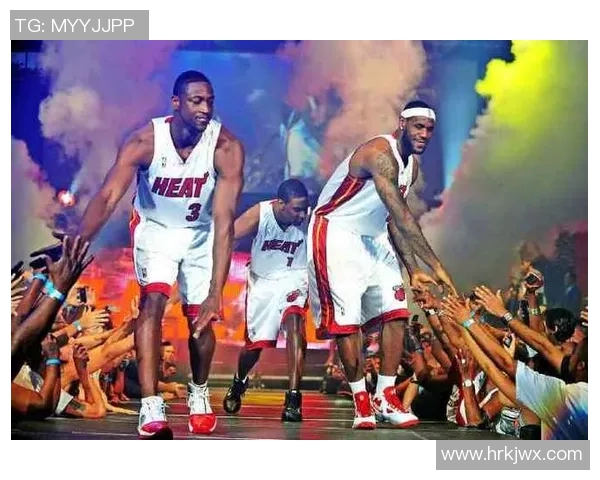 詹姆斯与足球明星同框合影展现运动员之间的友谊与激情 詹姆斯与足球明星同框合影展现运动员之间的友谊与激情